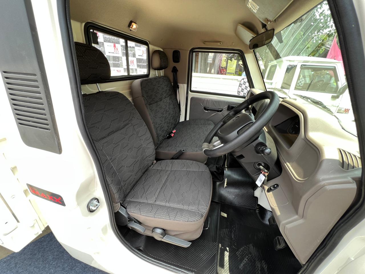 2023 Mahindra Bolero Maxx Pik-Up Cabin