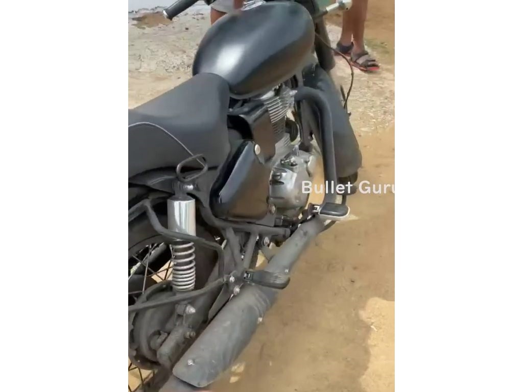 2023 Royal Enfield Bullet 350 Side Rear