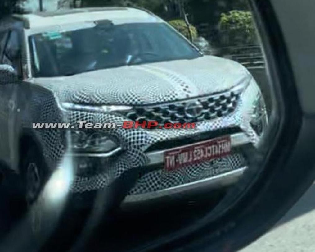 2023 Tata Safari Facelift Spied