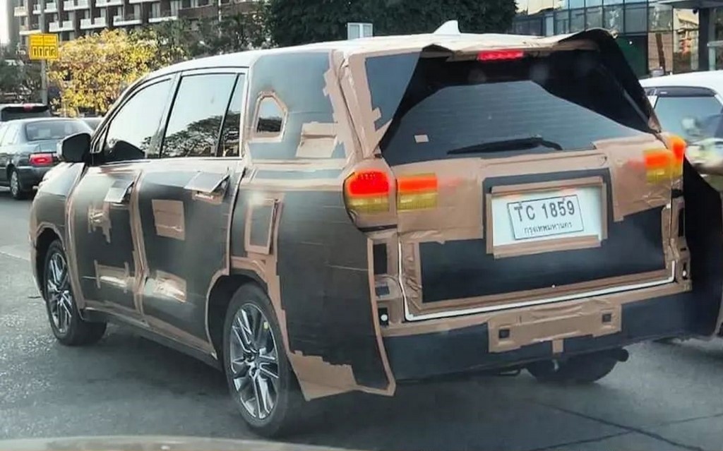 2023 Toyota Innova Spied