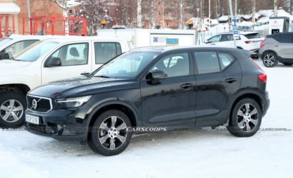 2023 Volvo XC40 Facelift Spied