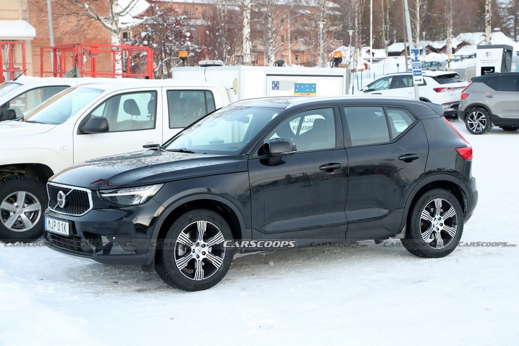 2023 Volvo XC40 Facelift Spied