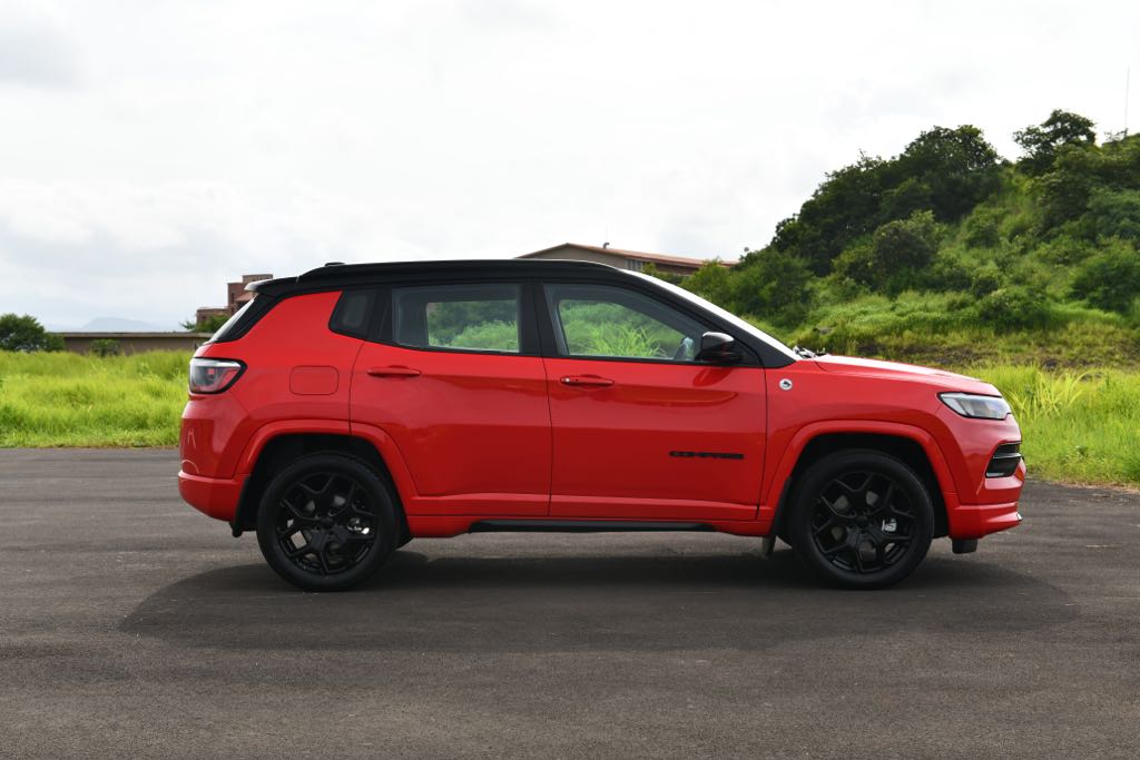 2024 Jeep Compass Side