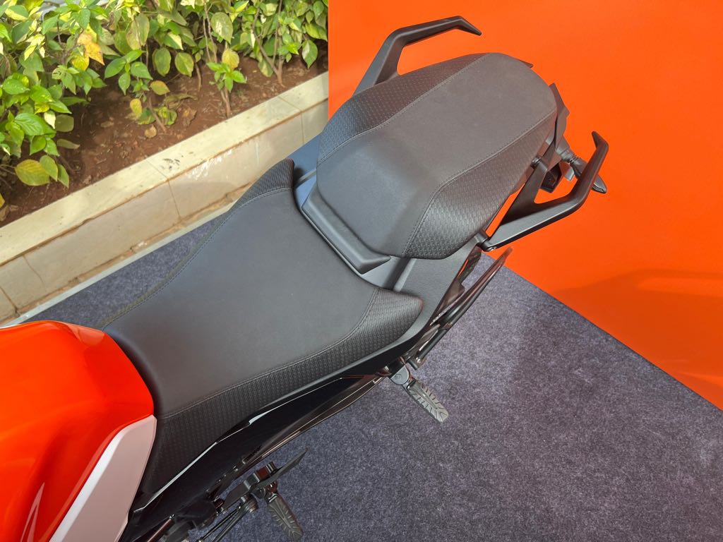 2024 KTM Duke 250 Seats