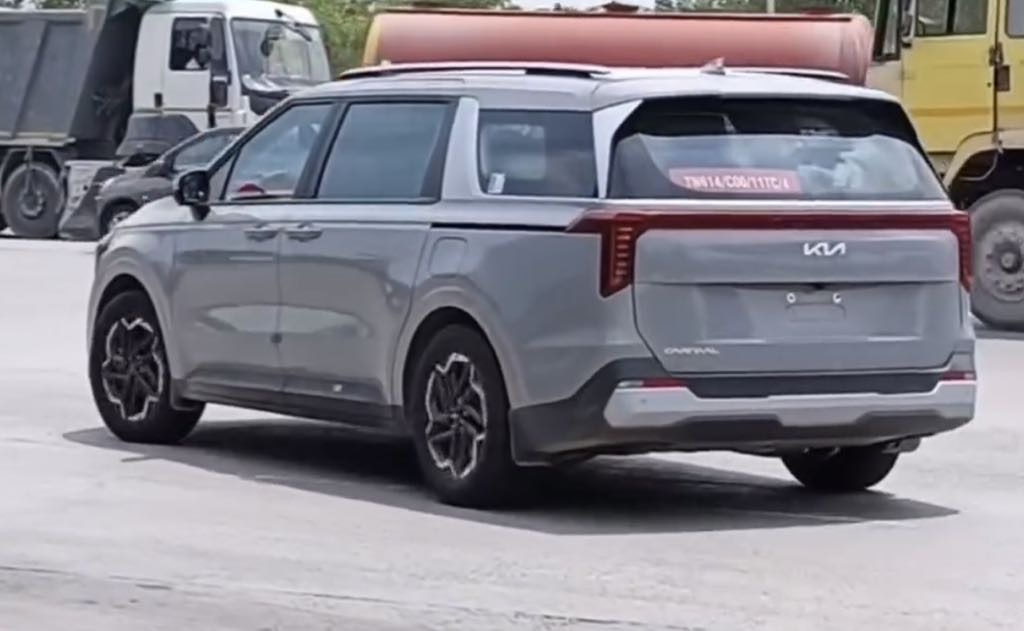 2024 Kia Carnival Spied Undisguised