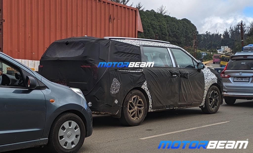 2024 Kia Carnival Spied