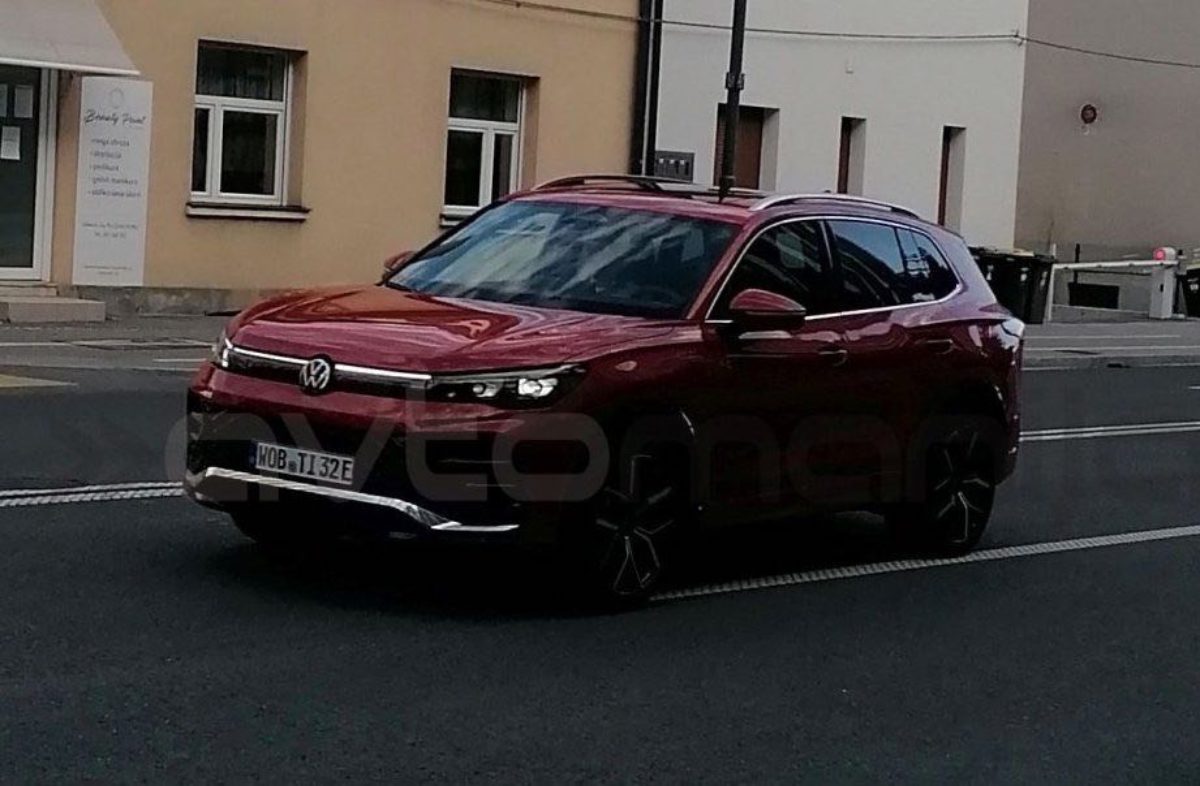 2024 Volkswagen Tiguan Spotted Undisguised, India Bound