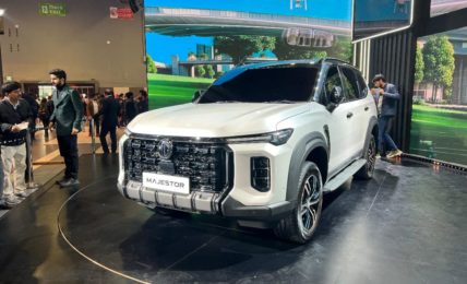 2025 MG Majestor Front Left