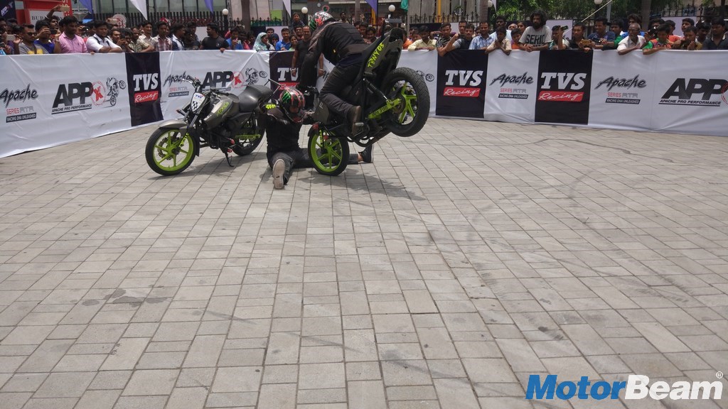 Apache Performance Pro X Stoppie