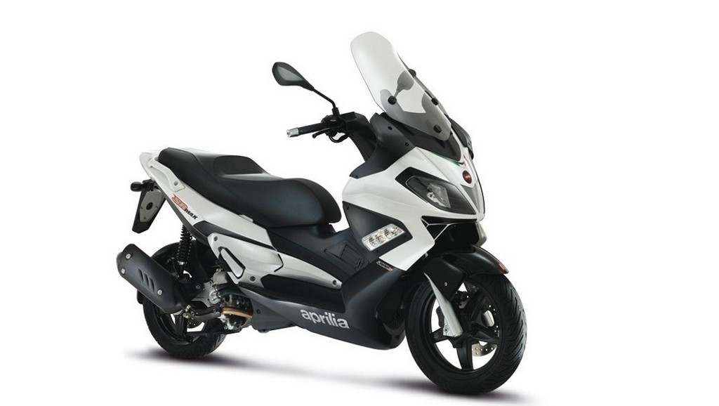 Aprilia 160cc Maxi Scooter White