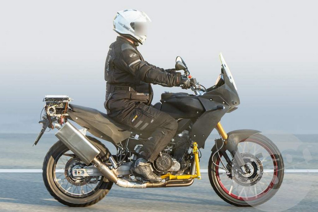 Aprilia Tuareg 660 Side