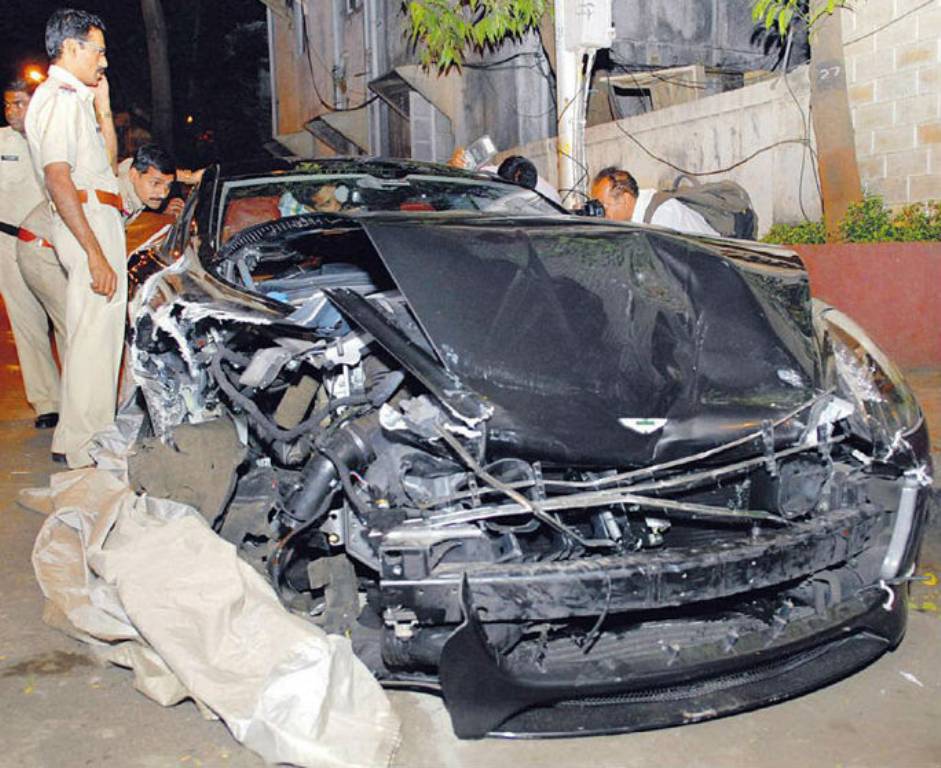 Aston Martin Rapide Mumbai Crash