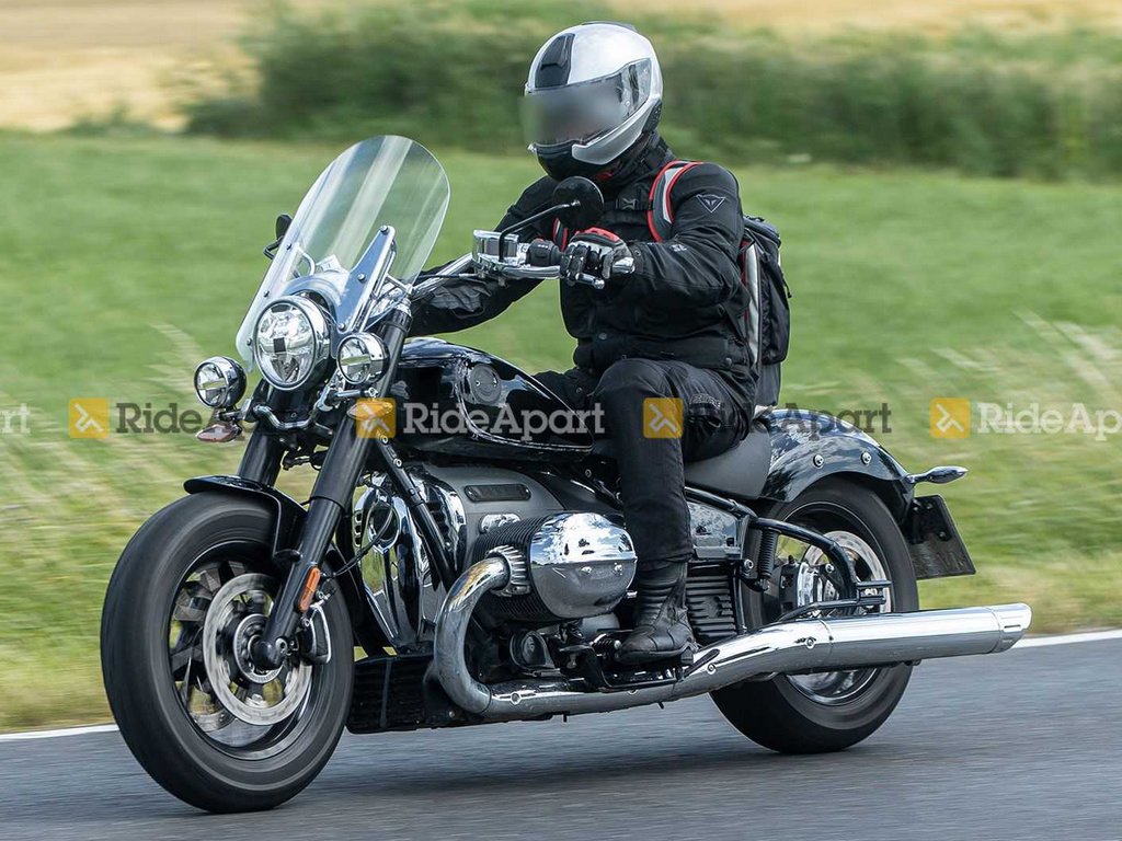 BMW R 18 Touring Spied Side
