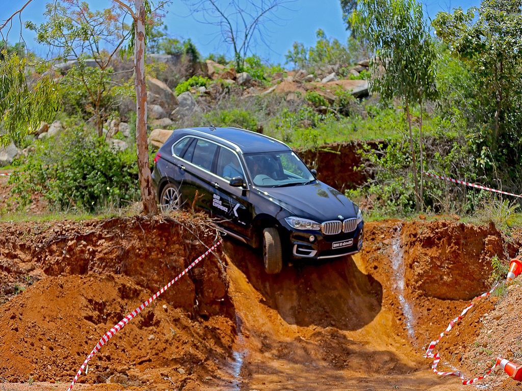 BMW X5 xDrive Experience Steep Slope