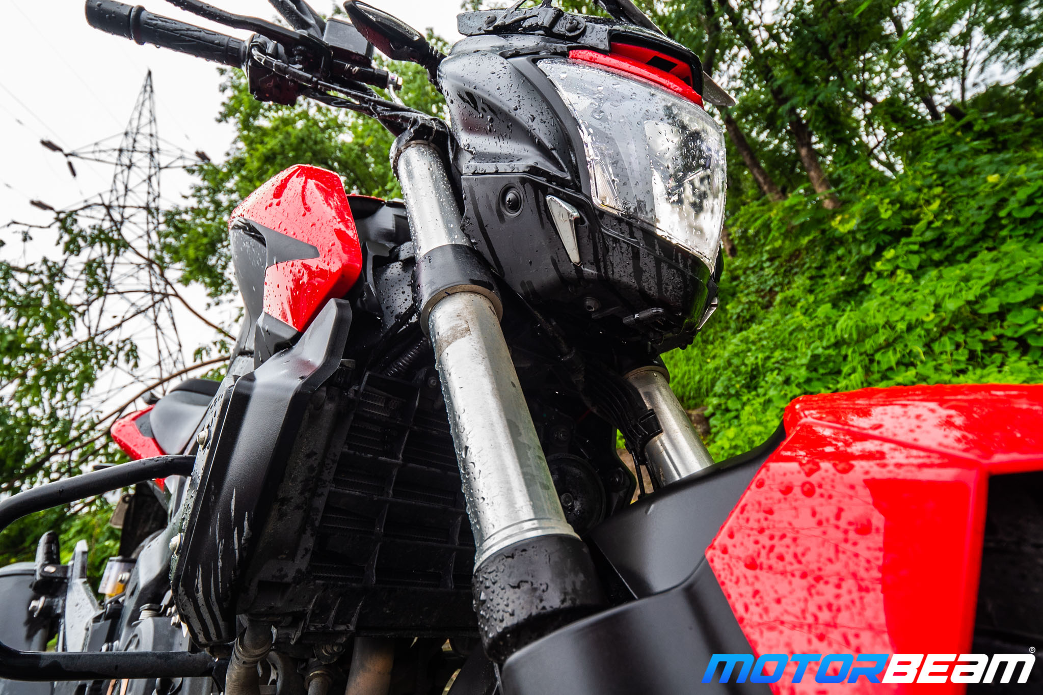 Bajaj Dominar 250 Review USD Forks