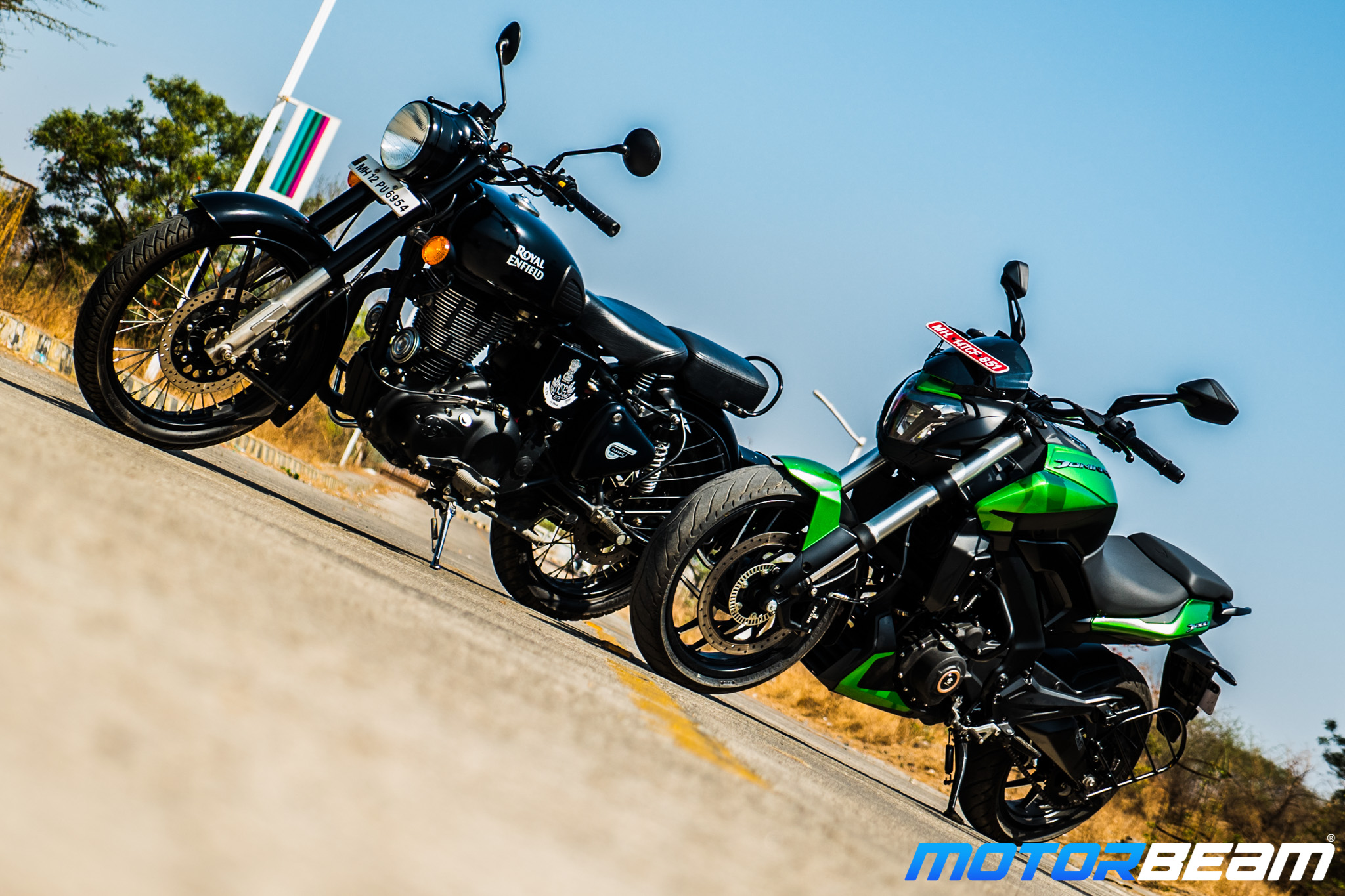 Bajaj Dominar 400 vs Royal Enfield Classic 500 Comparison Review