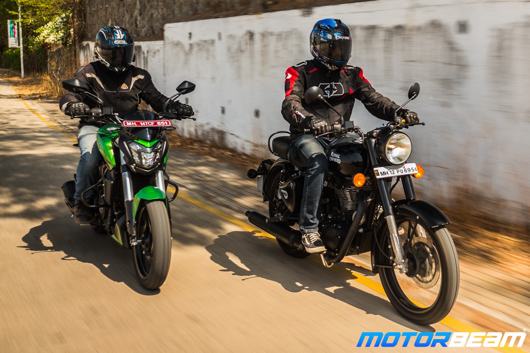 Bajaj Dominar 400 vs Royal Enfield Classic 500 Comparison Test