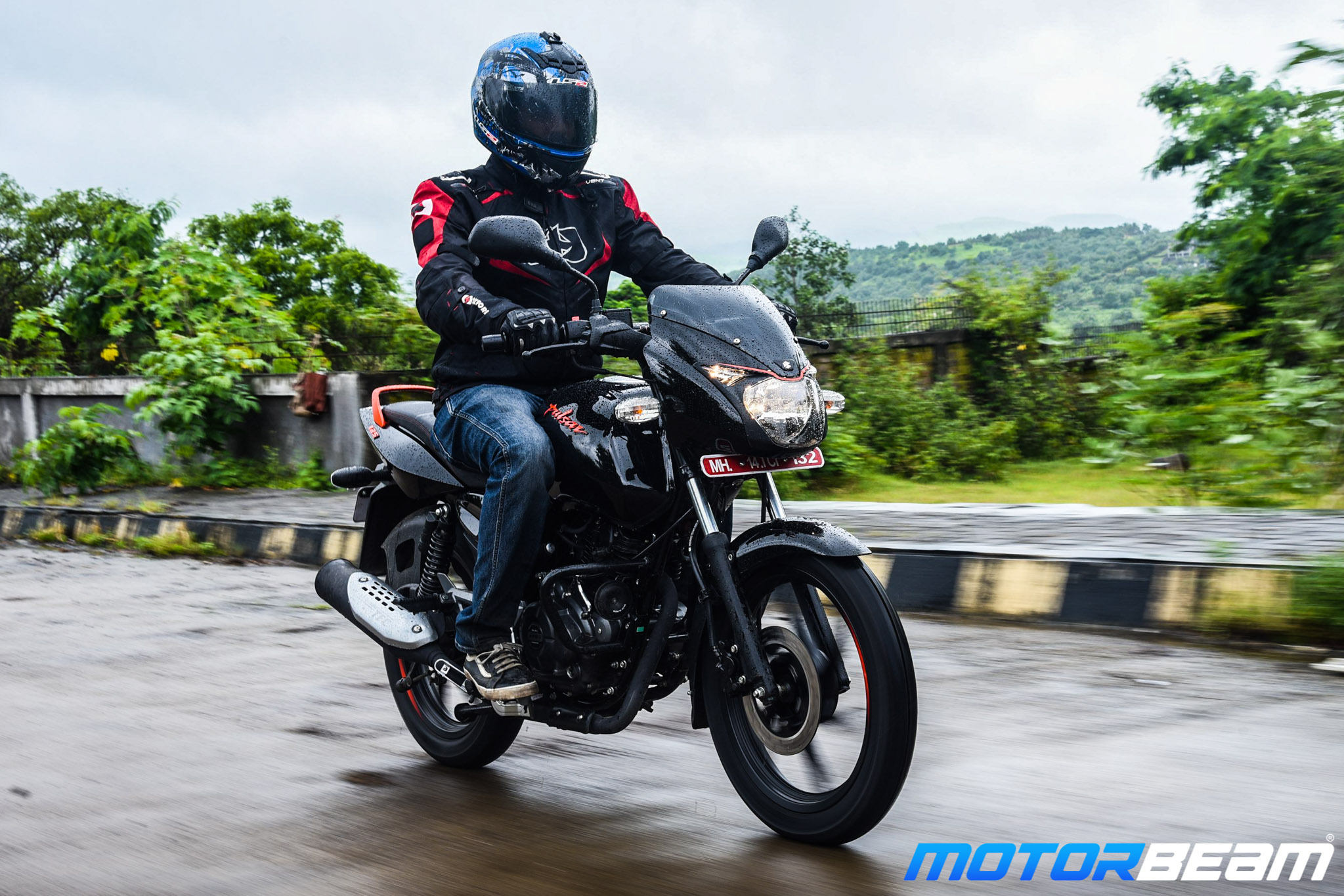 Bajaj Pulsar 125 Neon Review Road Test