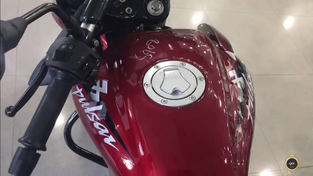 Bajaj Pulsar 135 LS Cocktail Wine Red Tank
