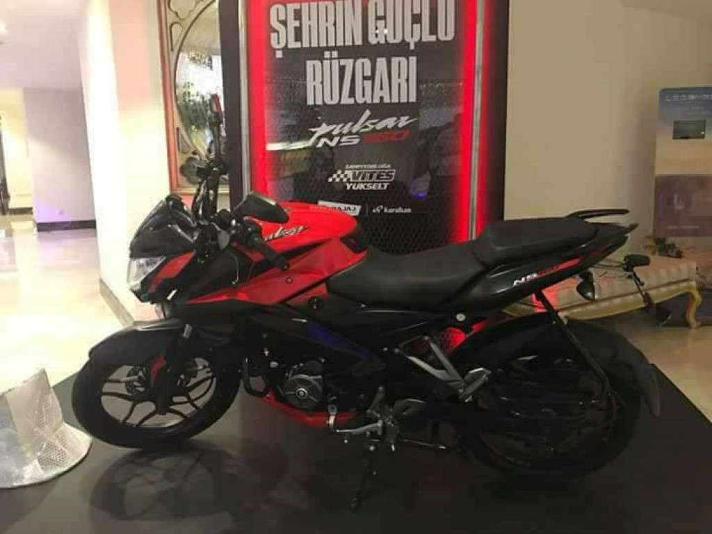 Bajaj Pulsar 160 NS Front