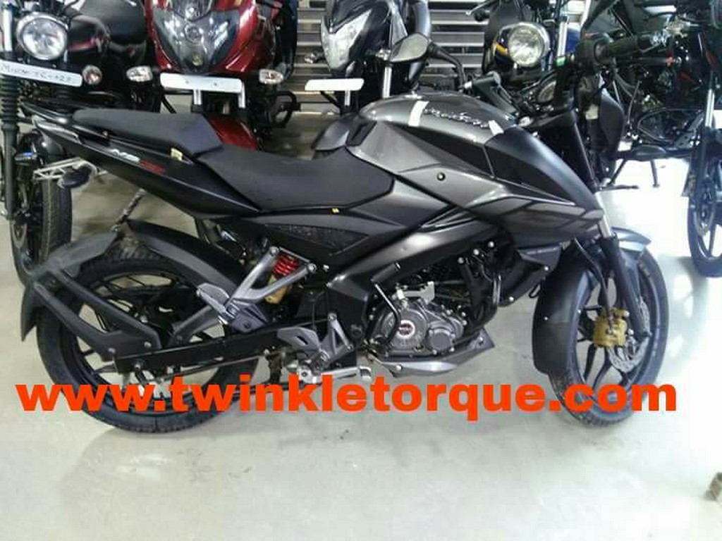 Bajaj Pulsar 160 NS Side