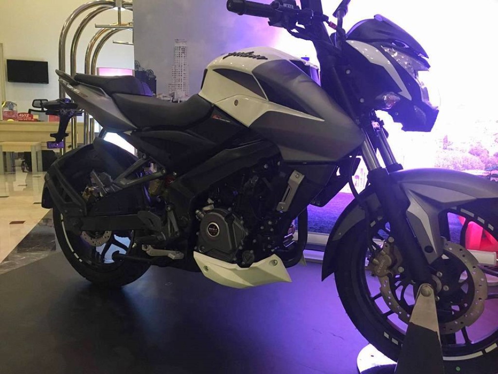Bajaj Pulsar 200 NS FI Grey Colour