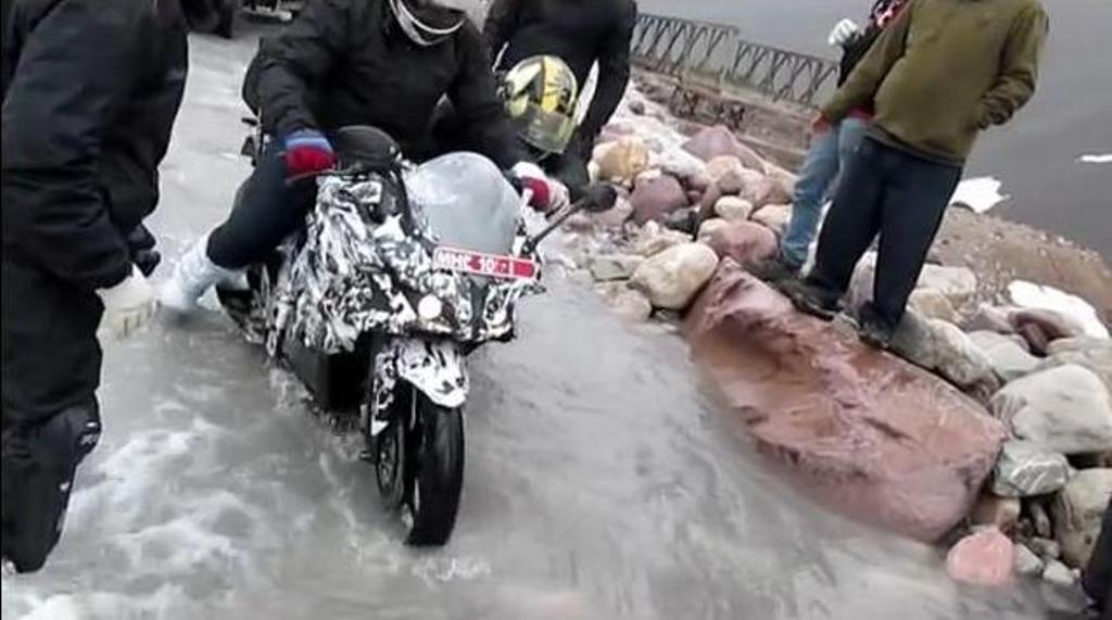 Bajaj Pulsar 200 SS Leh Testing Projector Lamps