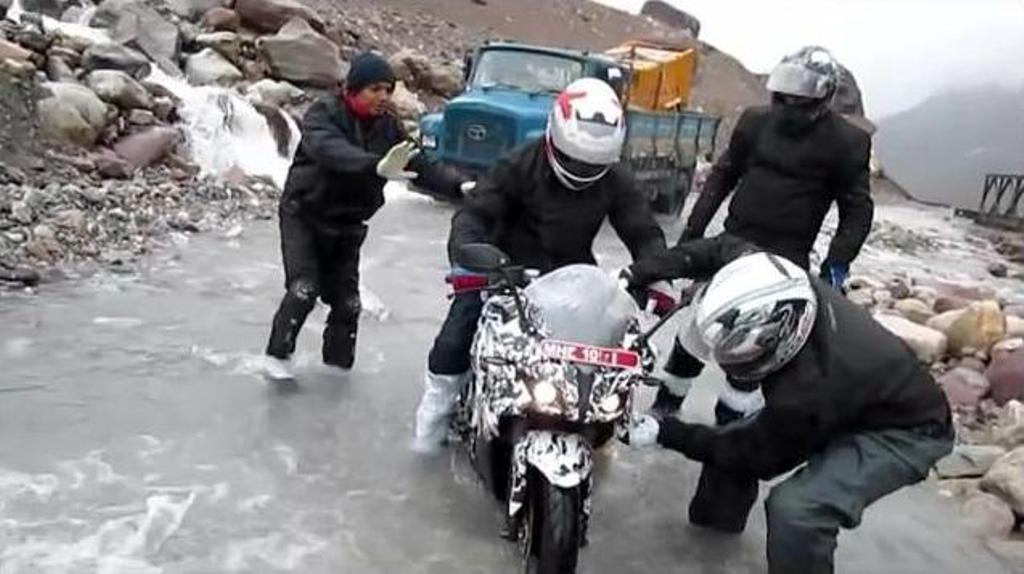 Bajaj Pulsar 200 SS Leh Testing