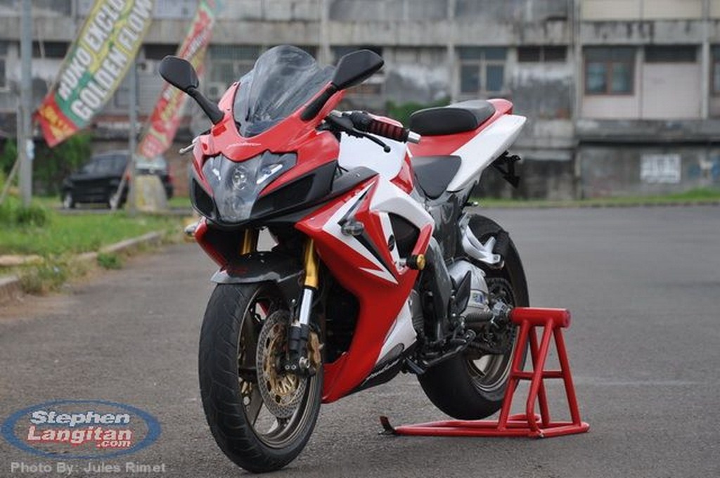 Bajaj Pulsar 220 Modification