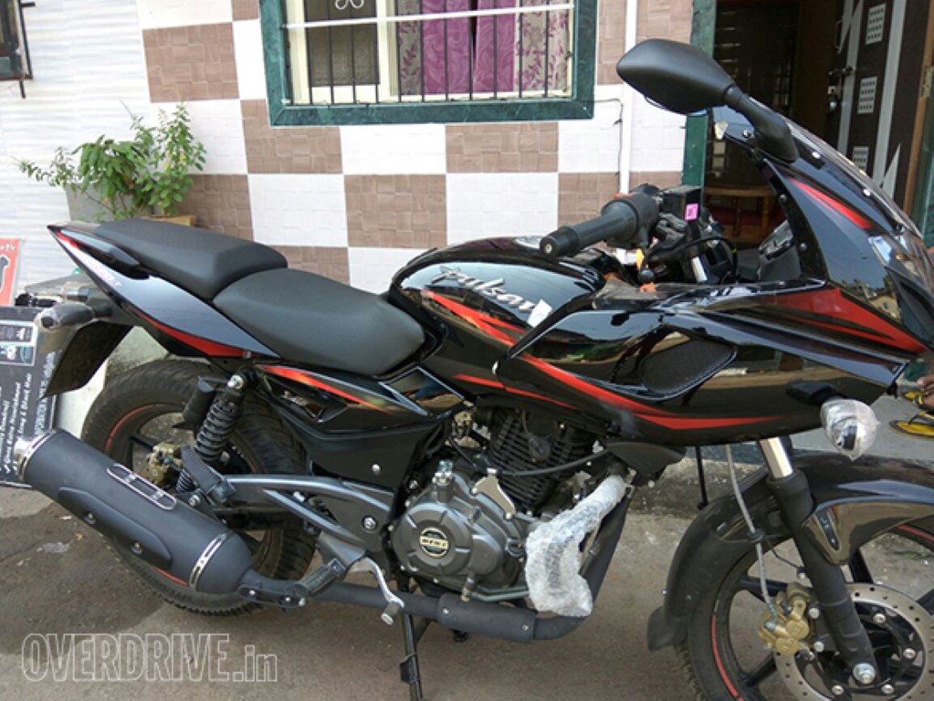 Bajaj Pulsar 220F BSIV Launched