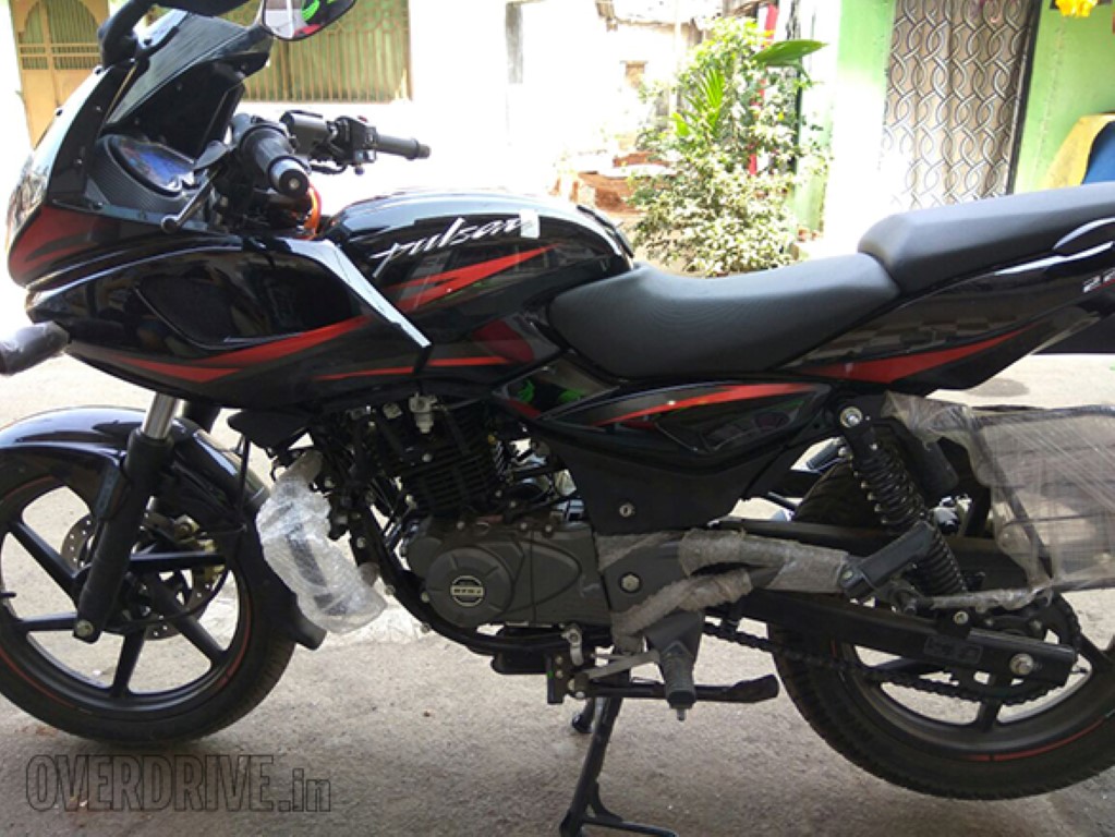 Bajaj Pulsar 220F BSIV