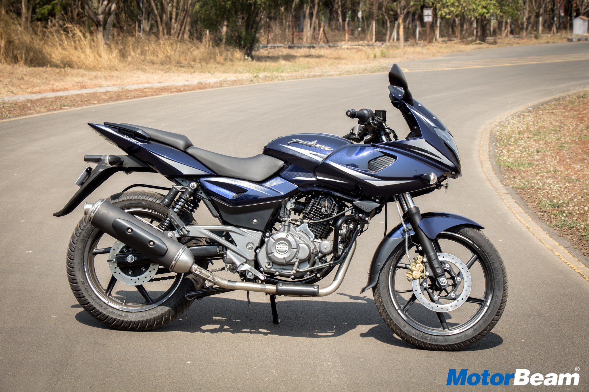 Bajaj Pulsar 220F Research 4