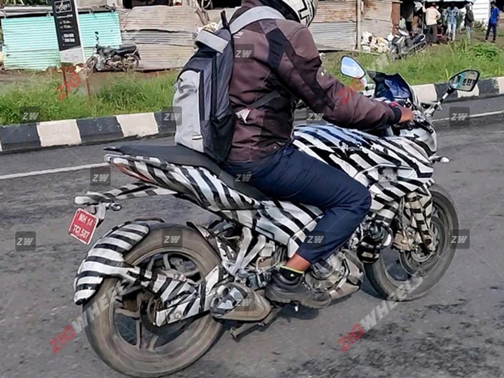 Bajaj Pulsar 250F Spotted Side