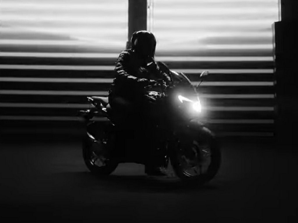 Bajaj Pulsar 250F Teaser