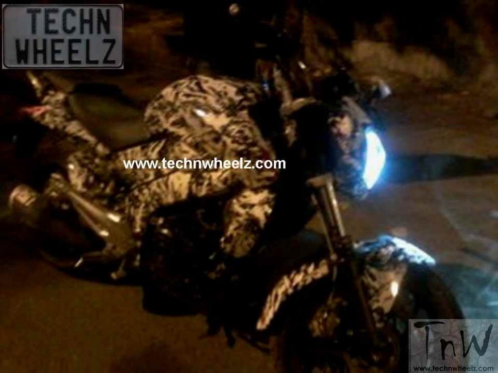 Bajaj Pulsar CS400 spy pic Side