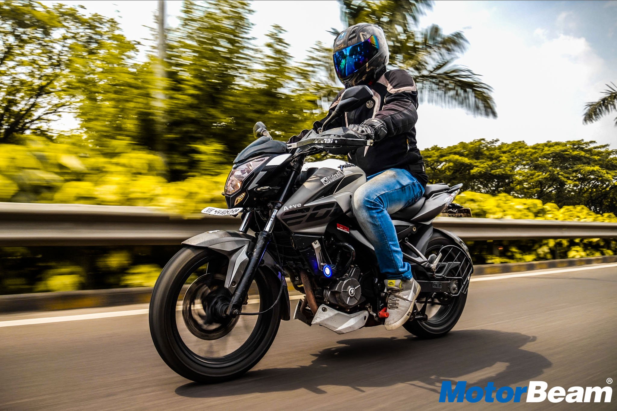 Bajaj Pulsar NS 200 Pros & Cons