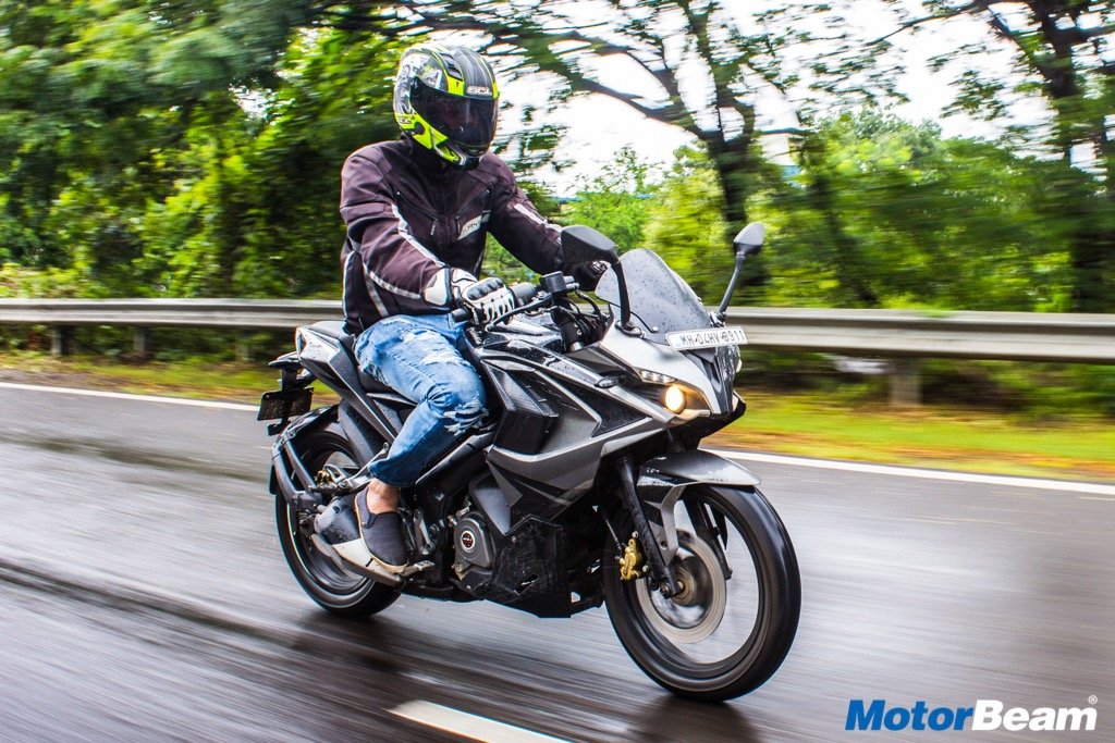 Bajaj Pulsar RS 200 Pros Cons