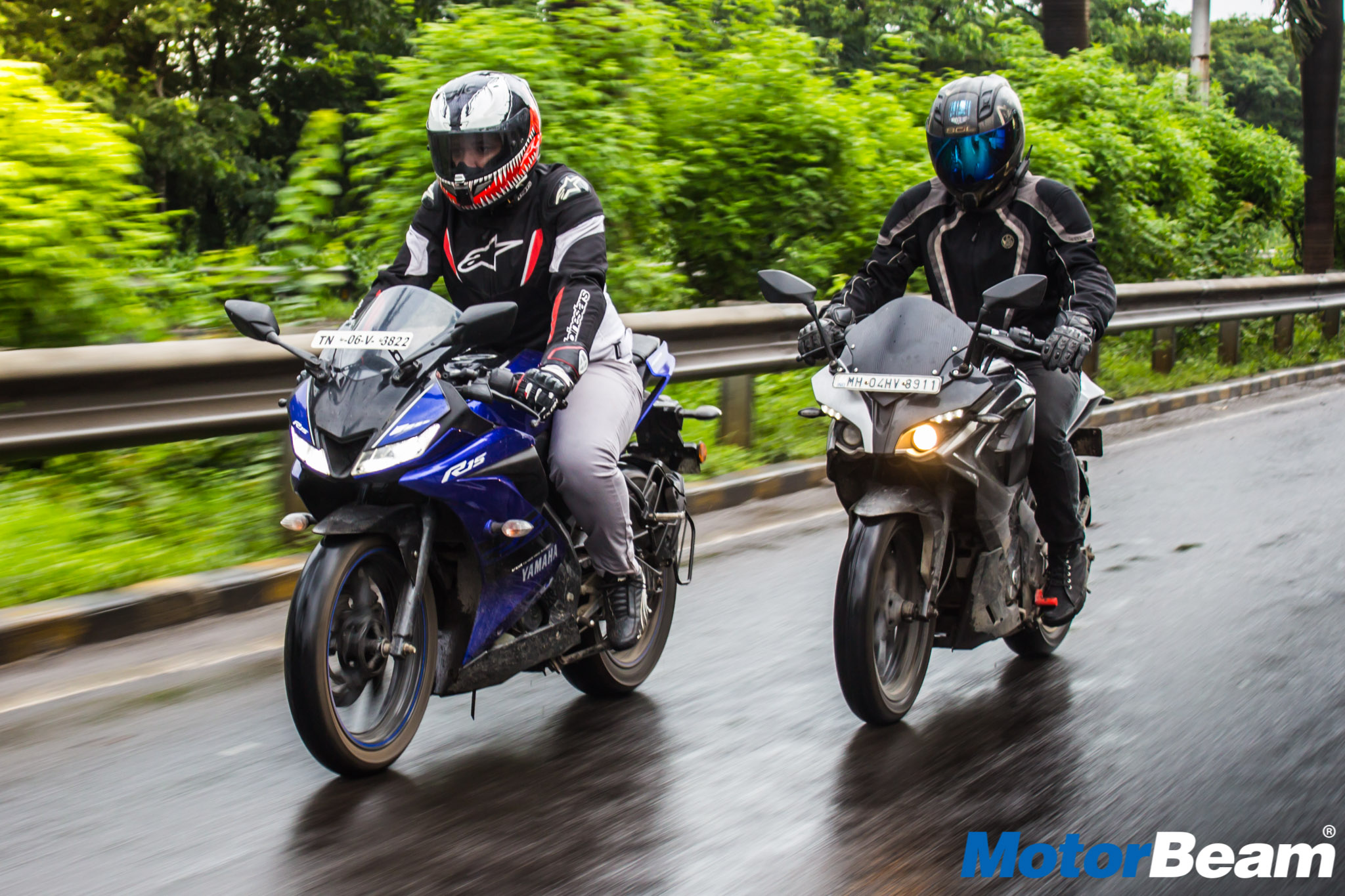 Bajaj Pulsar RS 200 vs Yamaha R15 V3 Comparison Test Review