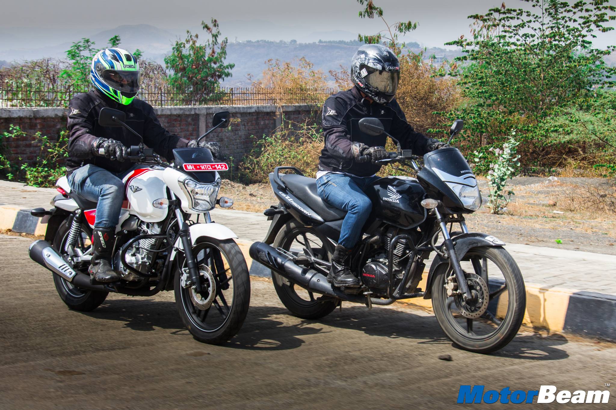 Bajaj V15 vs Honda CB Unicorn 150