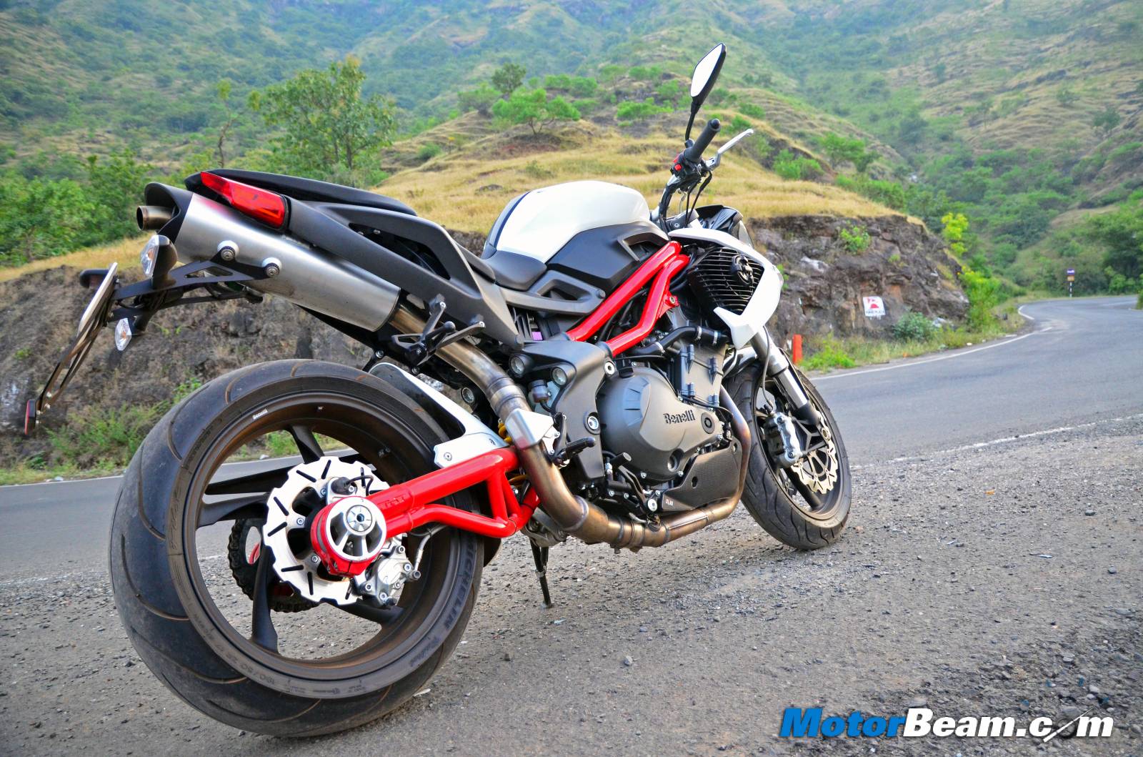 2015 Benelli TNT 899 Test Ride Review