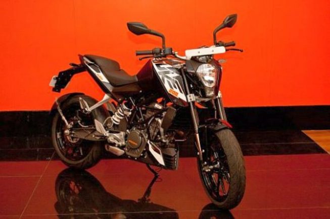 Black KTM Duke 200