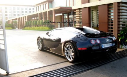 Bugatti Veyron Grandsport in Hyderabad