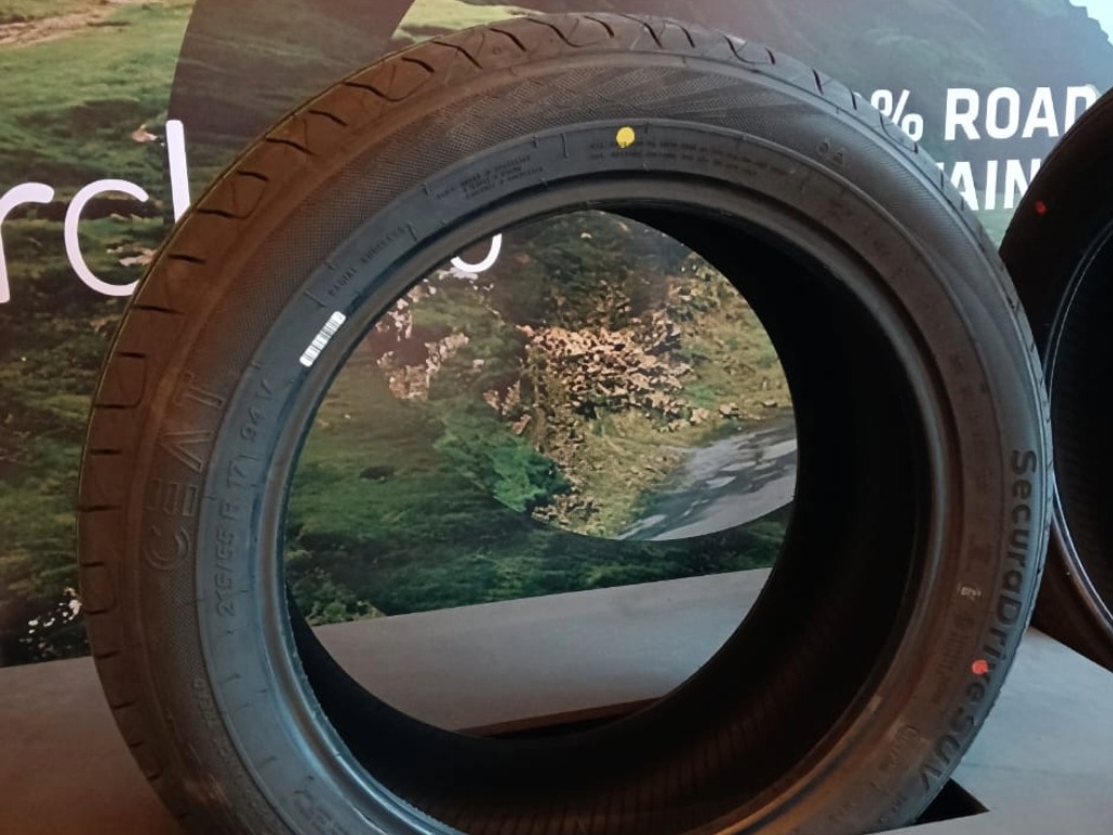 CEAT CIRCL Tyre front