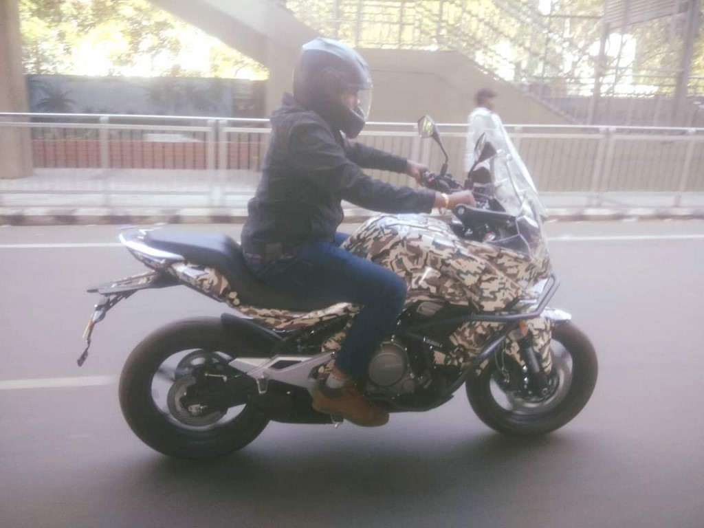 CF Moto 650 MT Side
