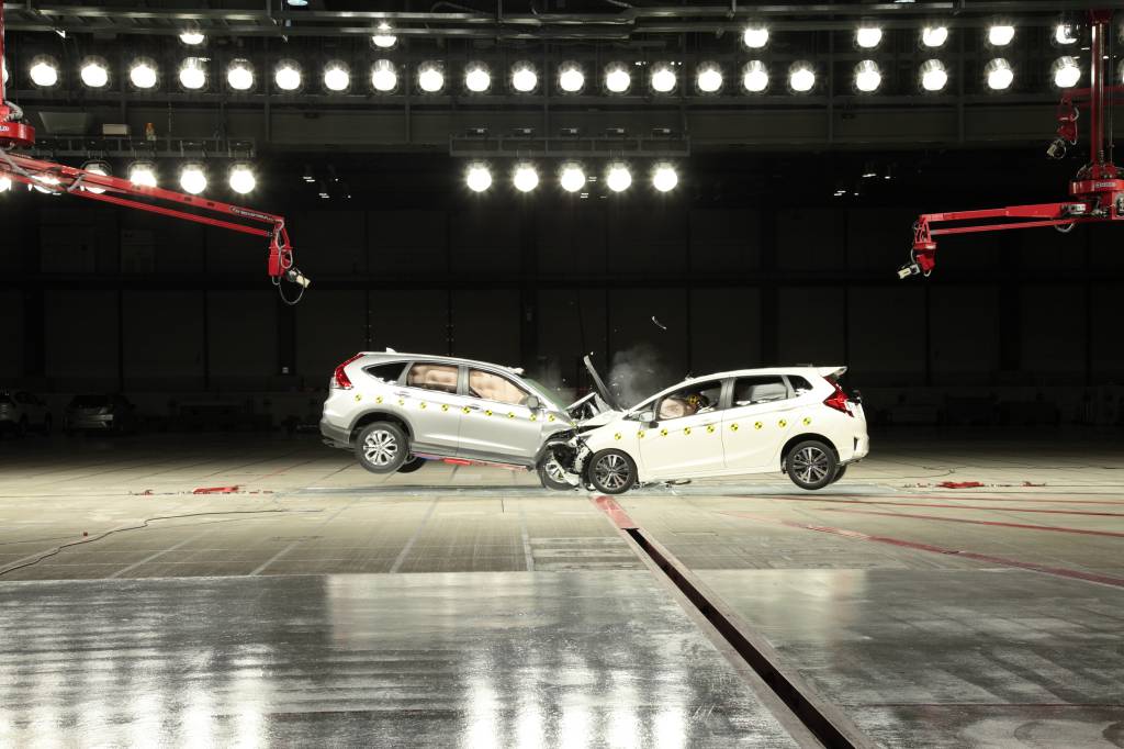 CR-V vs Jazz Crash Test