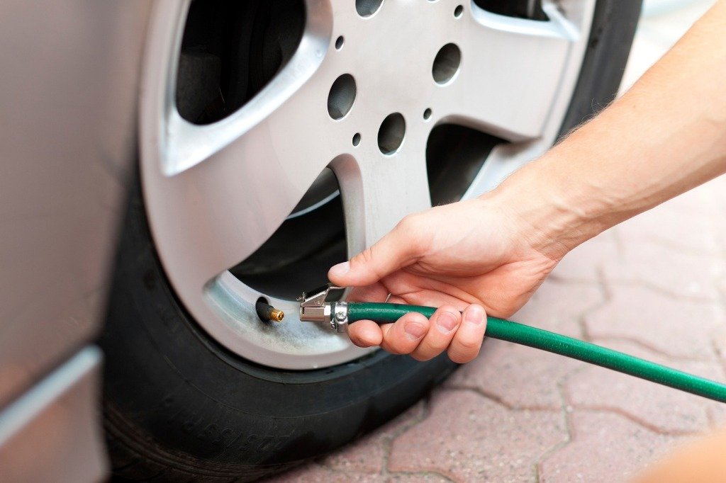 How do you determine car tire pressure?