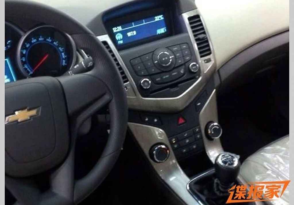 Chevrolet Cruze Facelift China Spy Shot Interior