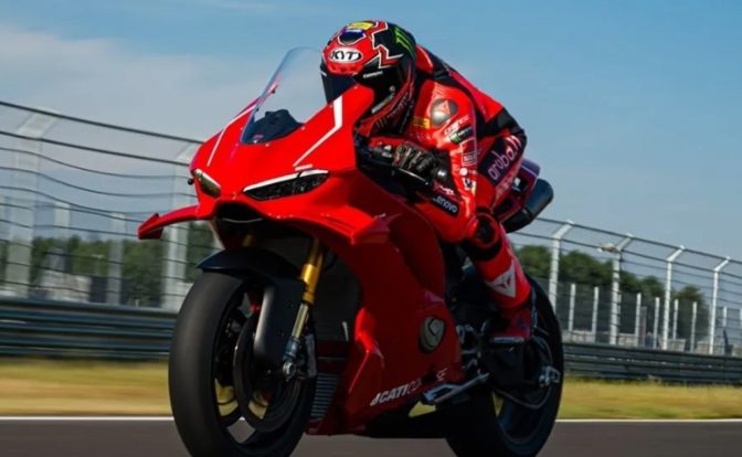 Ducati Panigale V4 R front