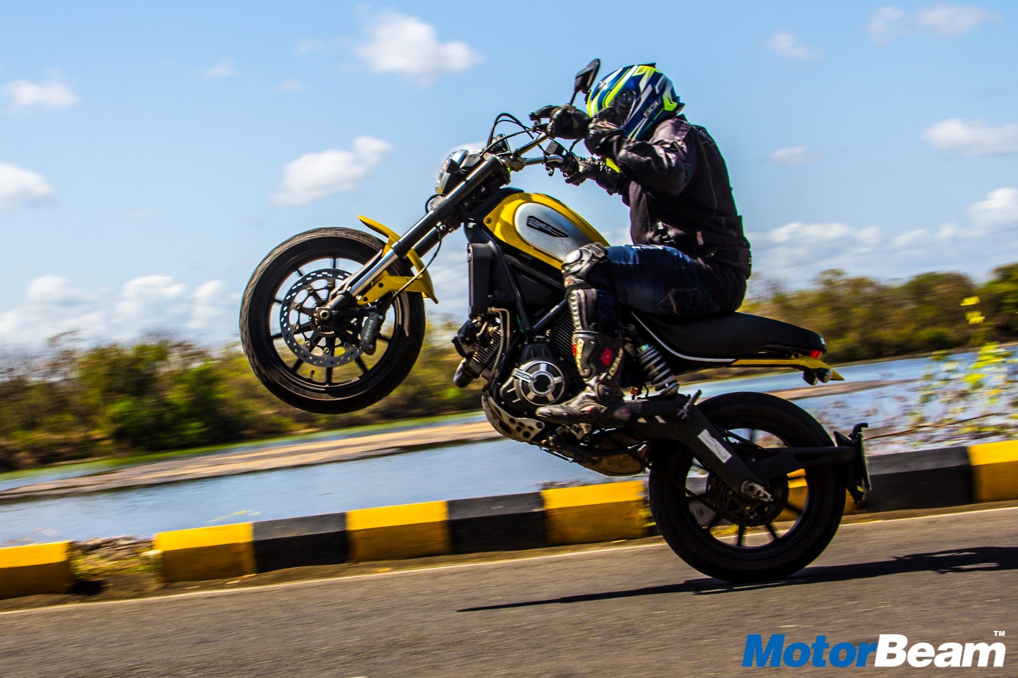 REVIEW: 2016 Ducati Scrambler Icon - for hipsters? 