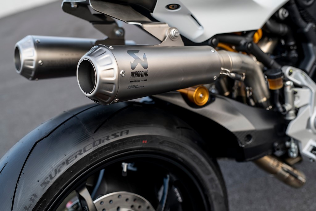 Ducati SuperSport 950 S Akrapovic Exhaust